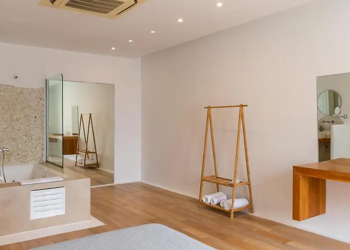 Namaste Boutique Tourlos